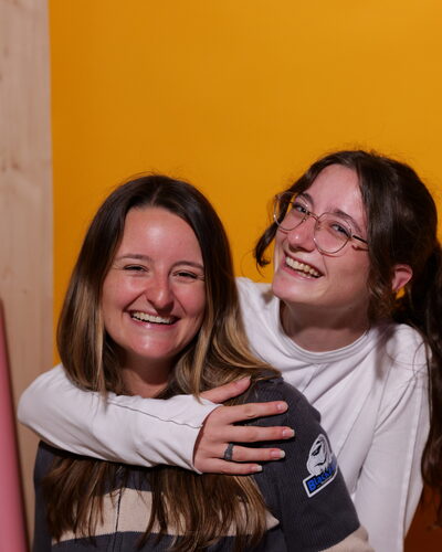 Amelie & Larissa