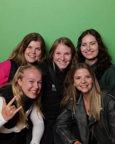 Vivienne, Linda, Katharina, Leni-Colleen und Sarah